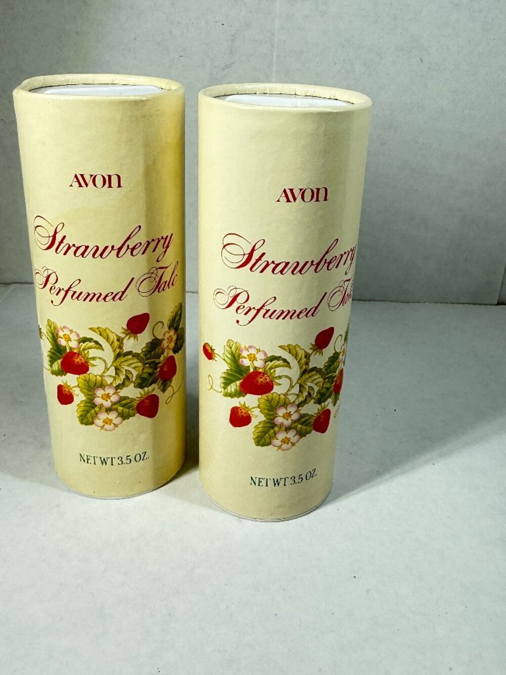 Avon Strawberry Perfumed Talc Body Powder 3.5 oz Talcum & Bath Powder Lot 2 New